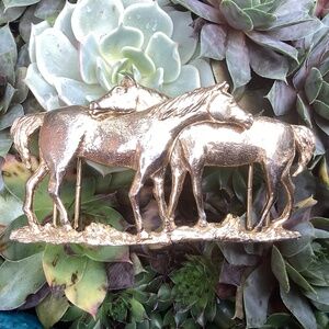 Beautiful Vintage 1986 Mimi Di N Double Horse Interlocking Gold Belt Buckle